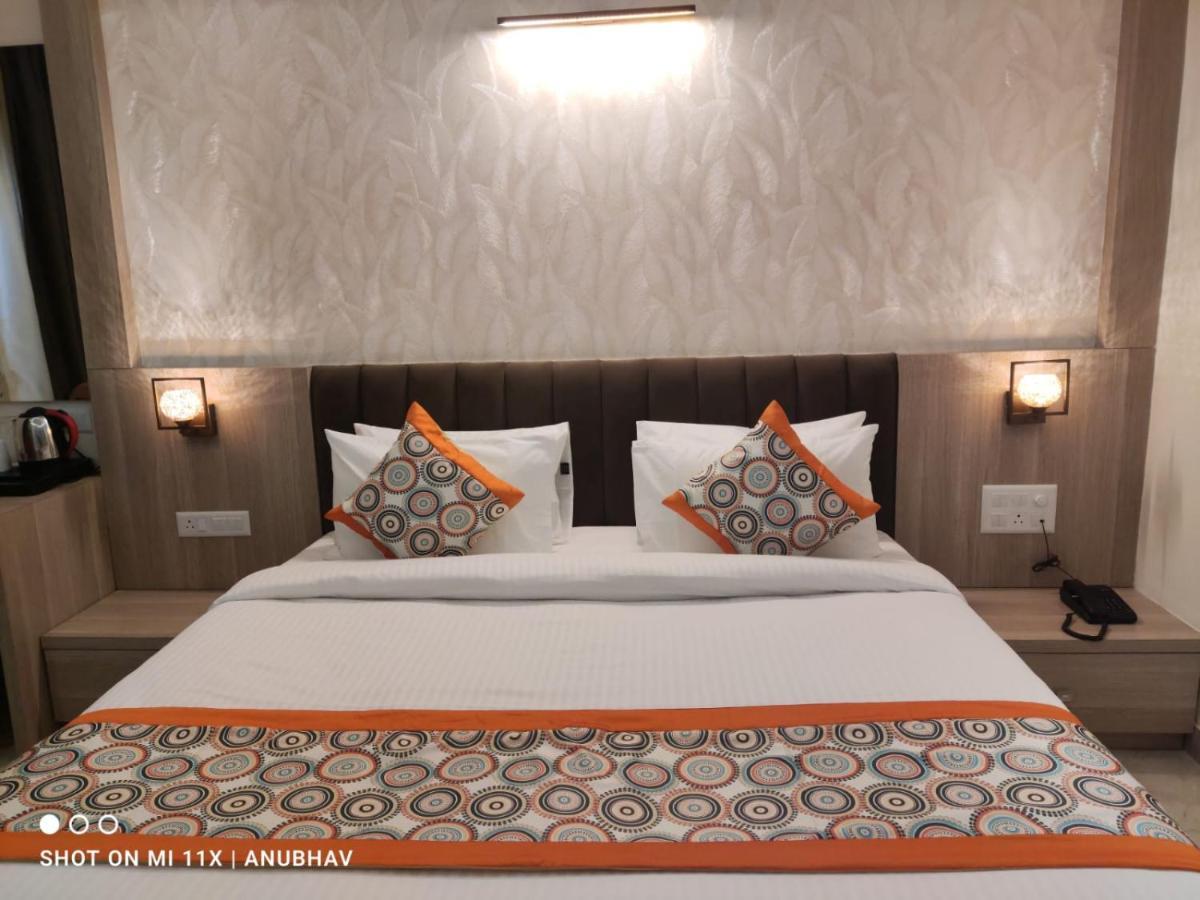 Hotel Golden Petals Βαρανάσι Εξωτερικό φωτογραφία