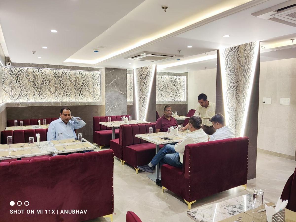 Hotel Golden Petals Βαρανάσι Εξωτερικό φωτογραφία