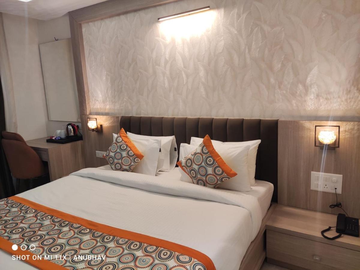 Hotel Golden Petals Βαρανάσι Εξωτερικό φωτογραφία