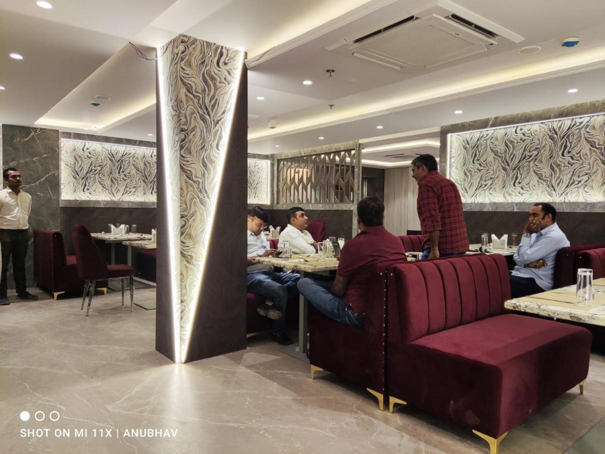 Hotel Golden Petals Βαρανάσι Εξωτερικό φωτογραφία