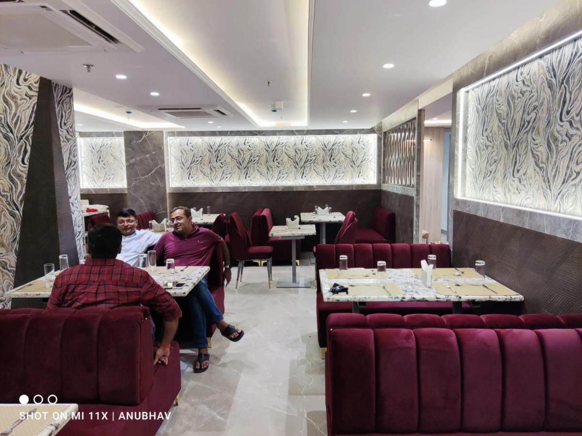Hotel Golden Petals Βαρανάσι Εξωτερικό φωτογραφία