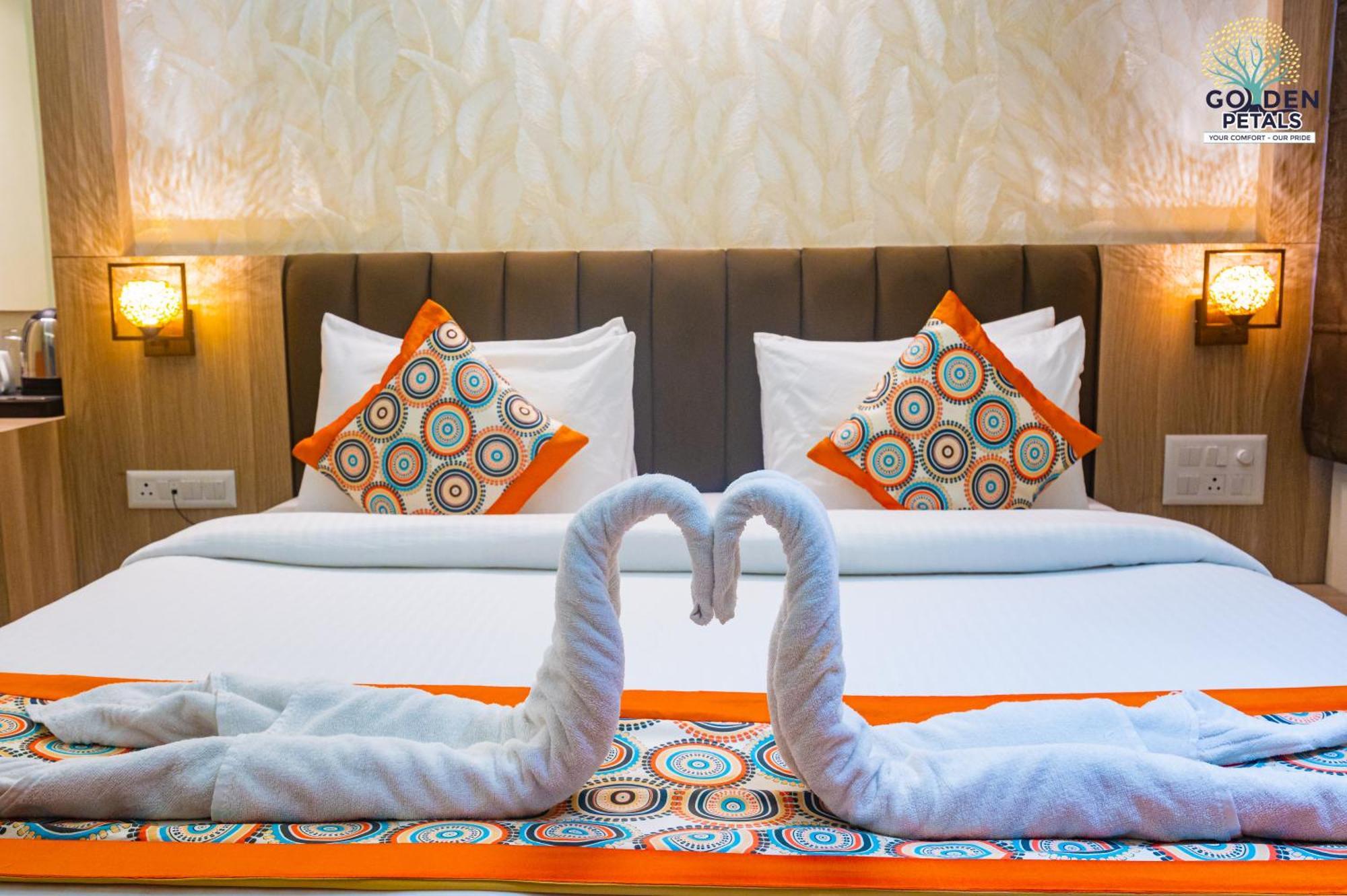 Hotel Golden Petals Βαρανάσι Εξωτερικό φωτογραφία