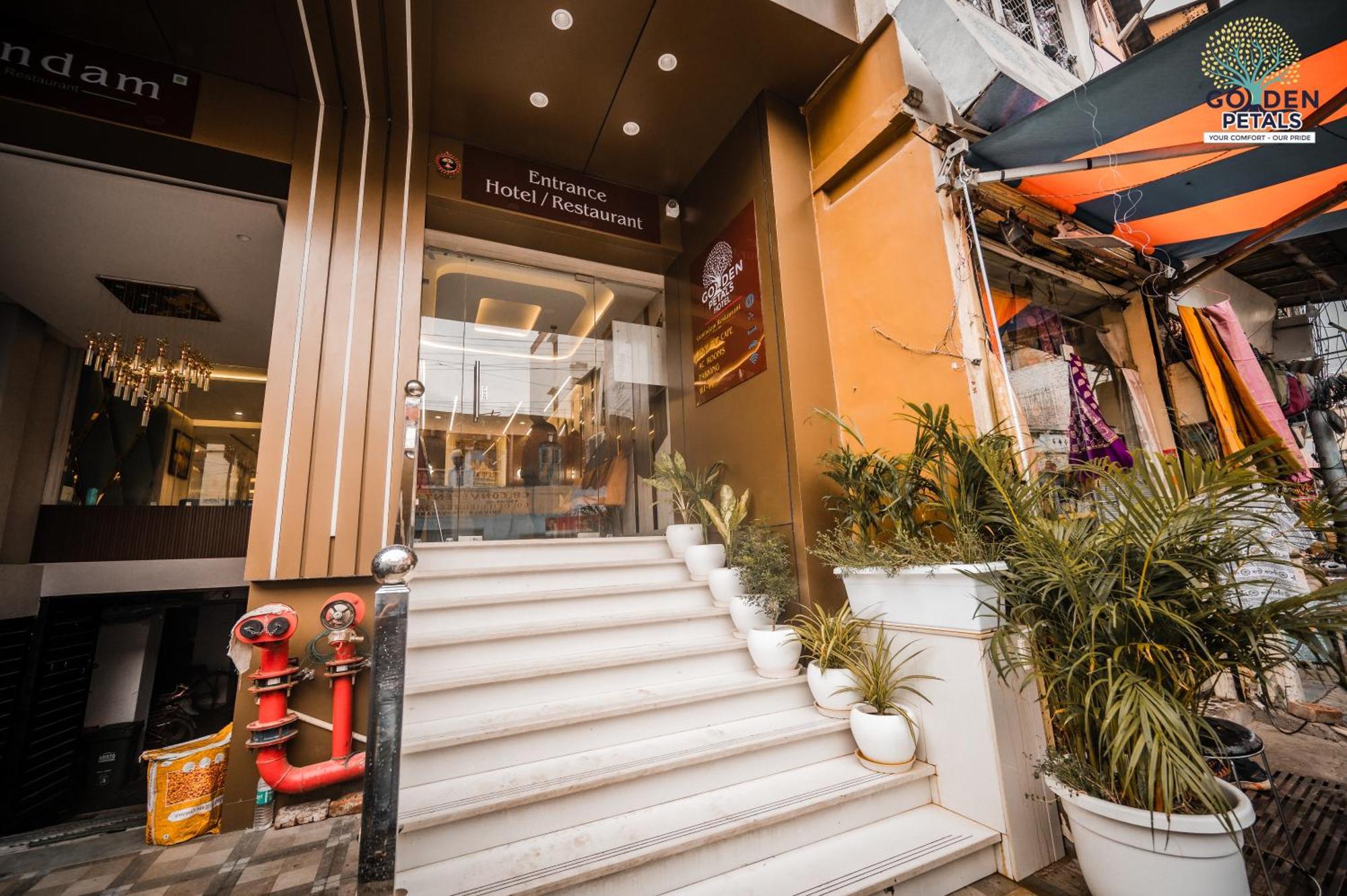 Hotel Golden Petals Βαρανάσι Εξωτερικό φωτογραφία