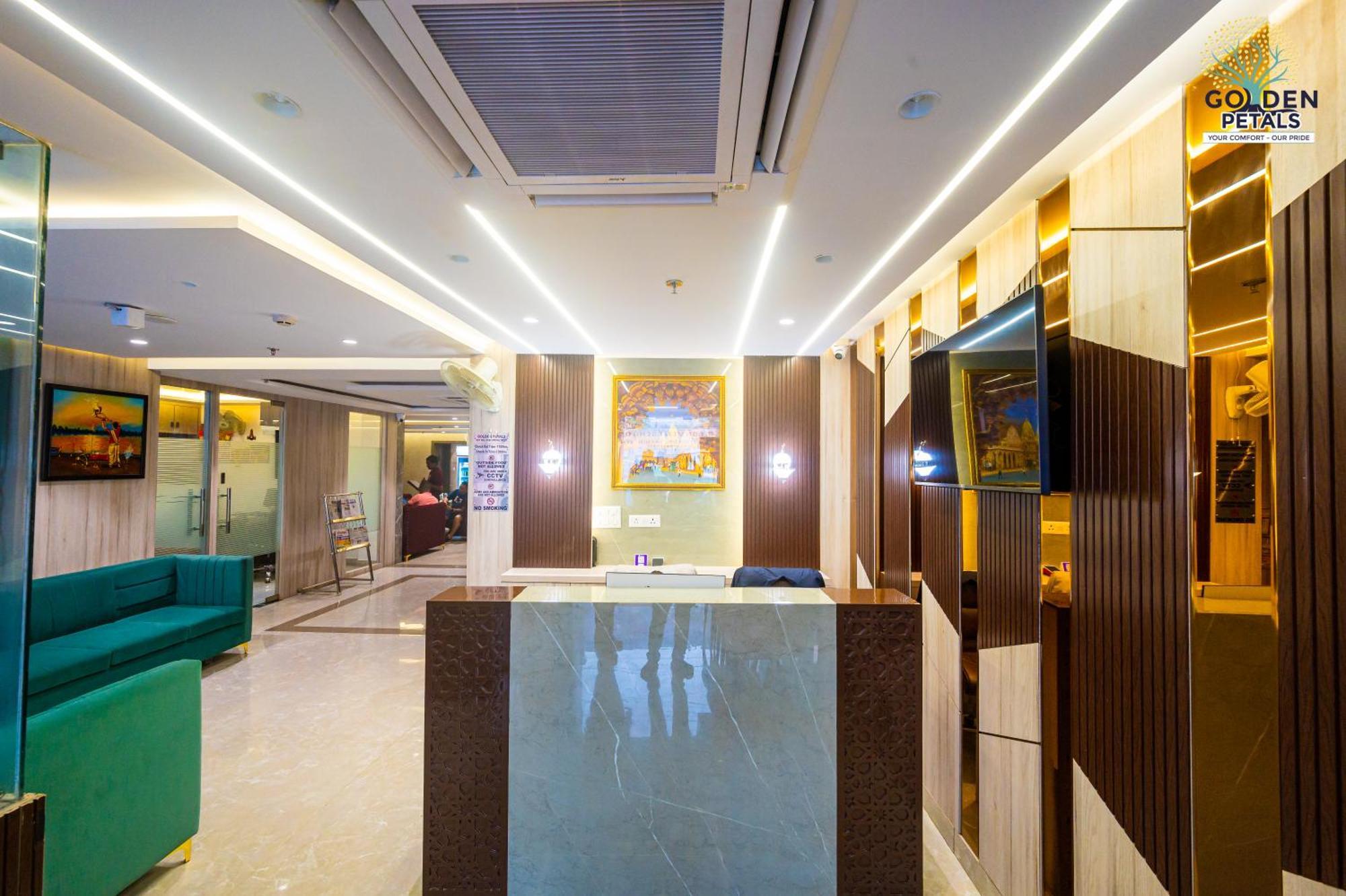 Hotel Golden Petals Βαρανάσι Εξωτερικό φωτογραφία