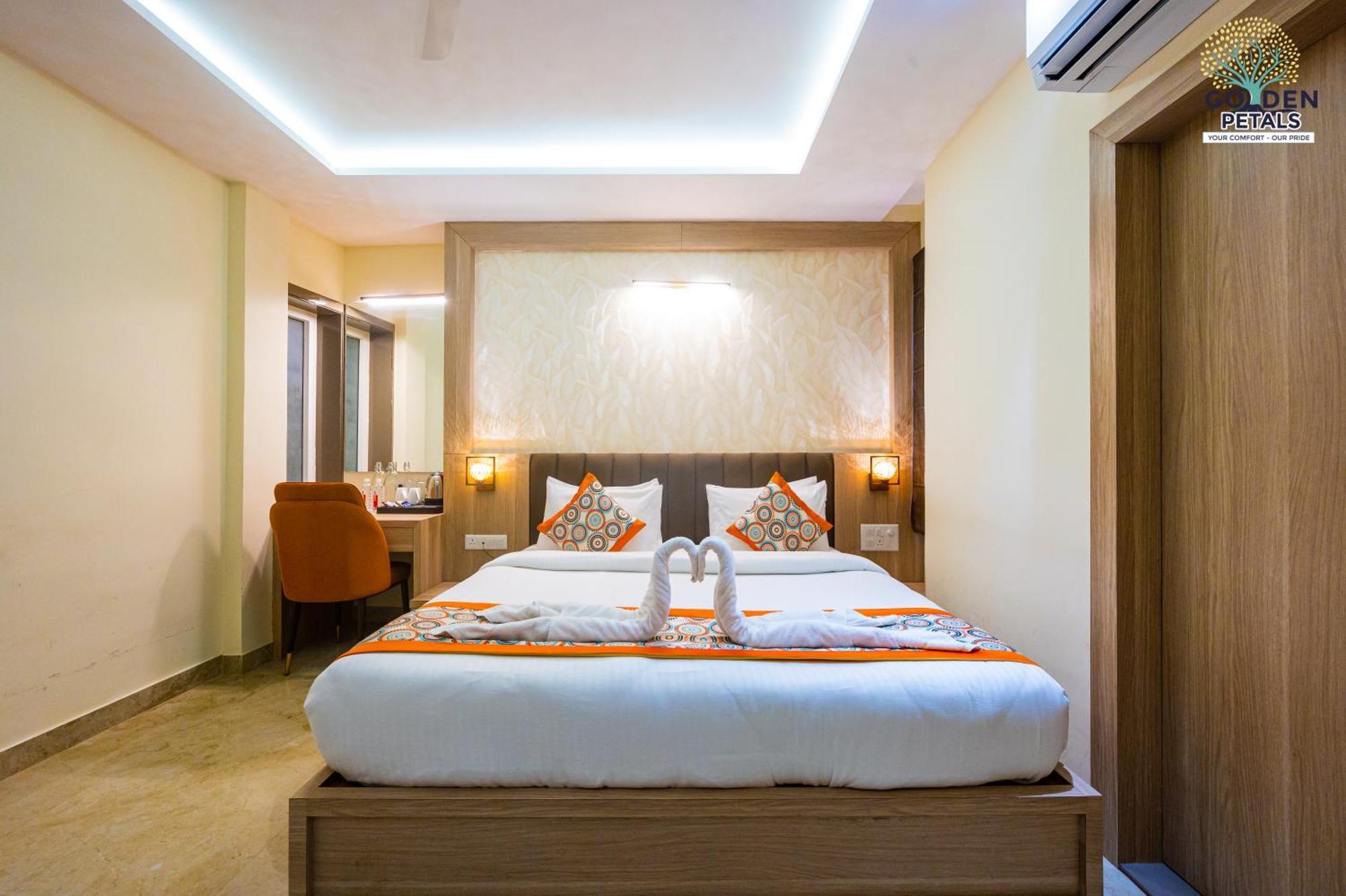 Hotel Golden Petals Βαρανάσι Εξωτερικό φωτογραφία