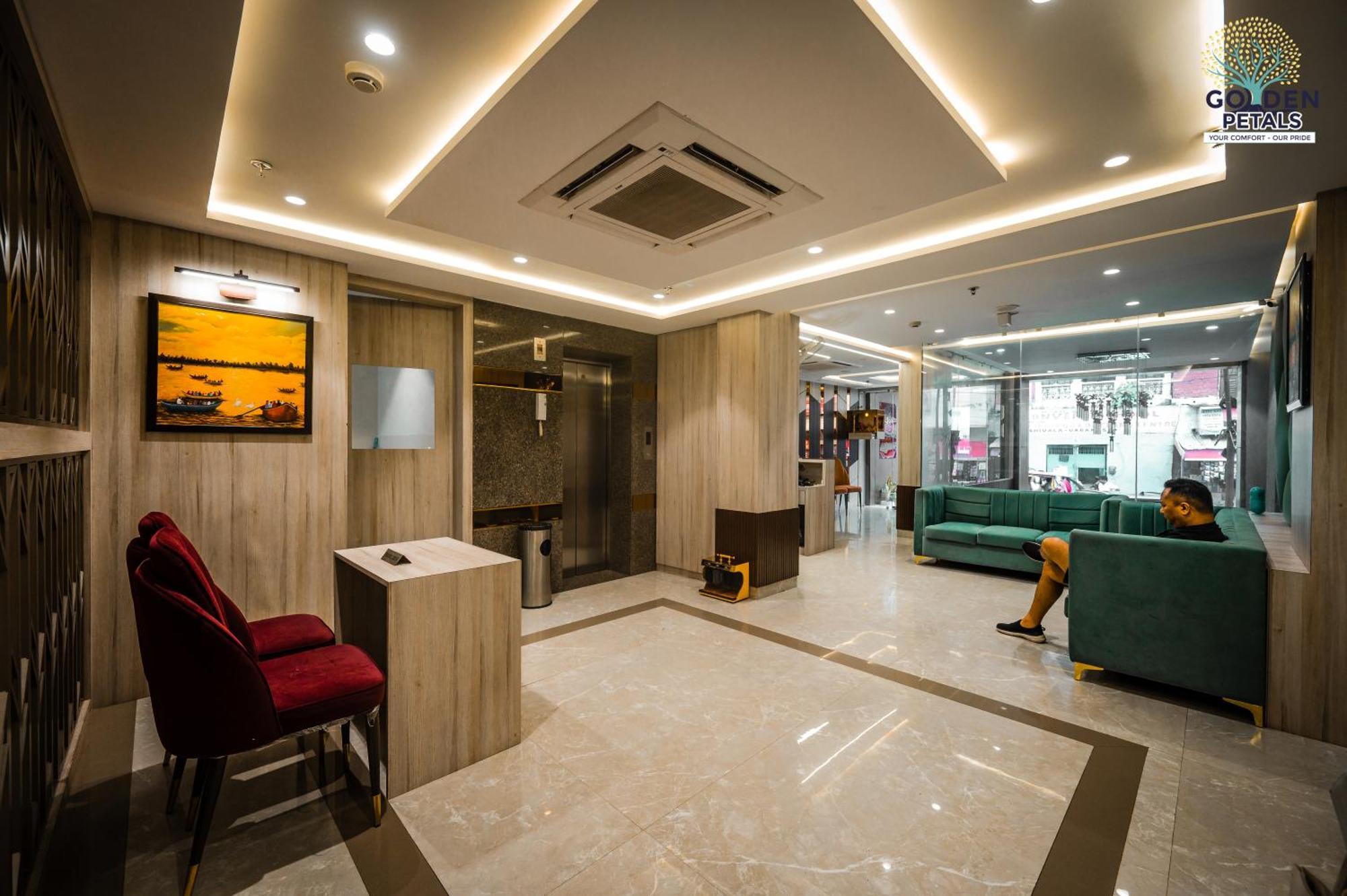 Hotel Golden Petals Βαρανάσι Εξωτερικό φωτογραφία
