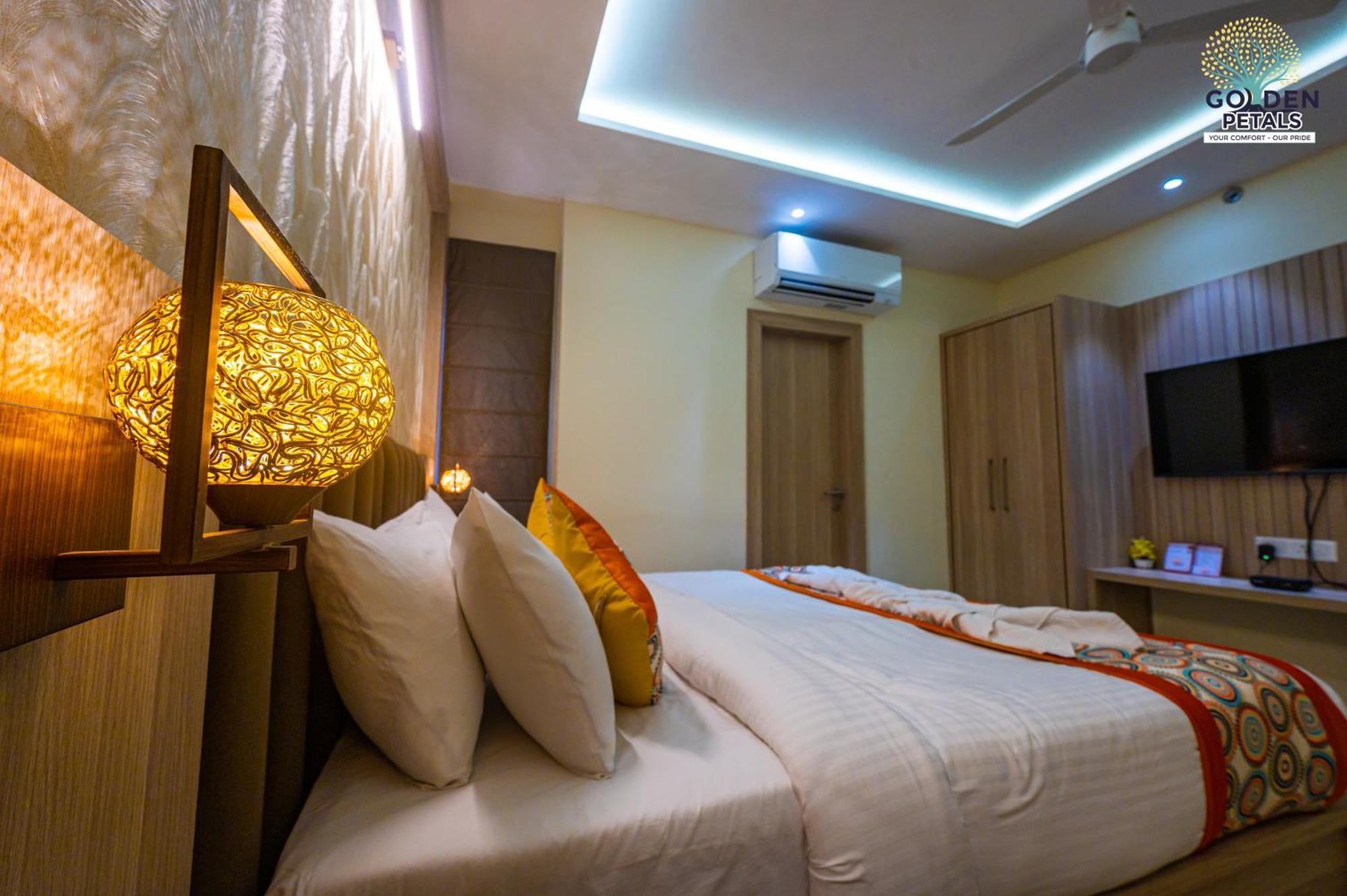 Hotel Golden Petals Βαρανάσι Εξωτερικό φωτογραφία