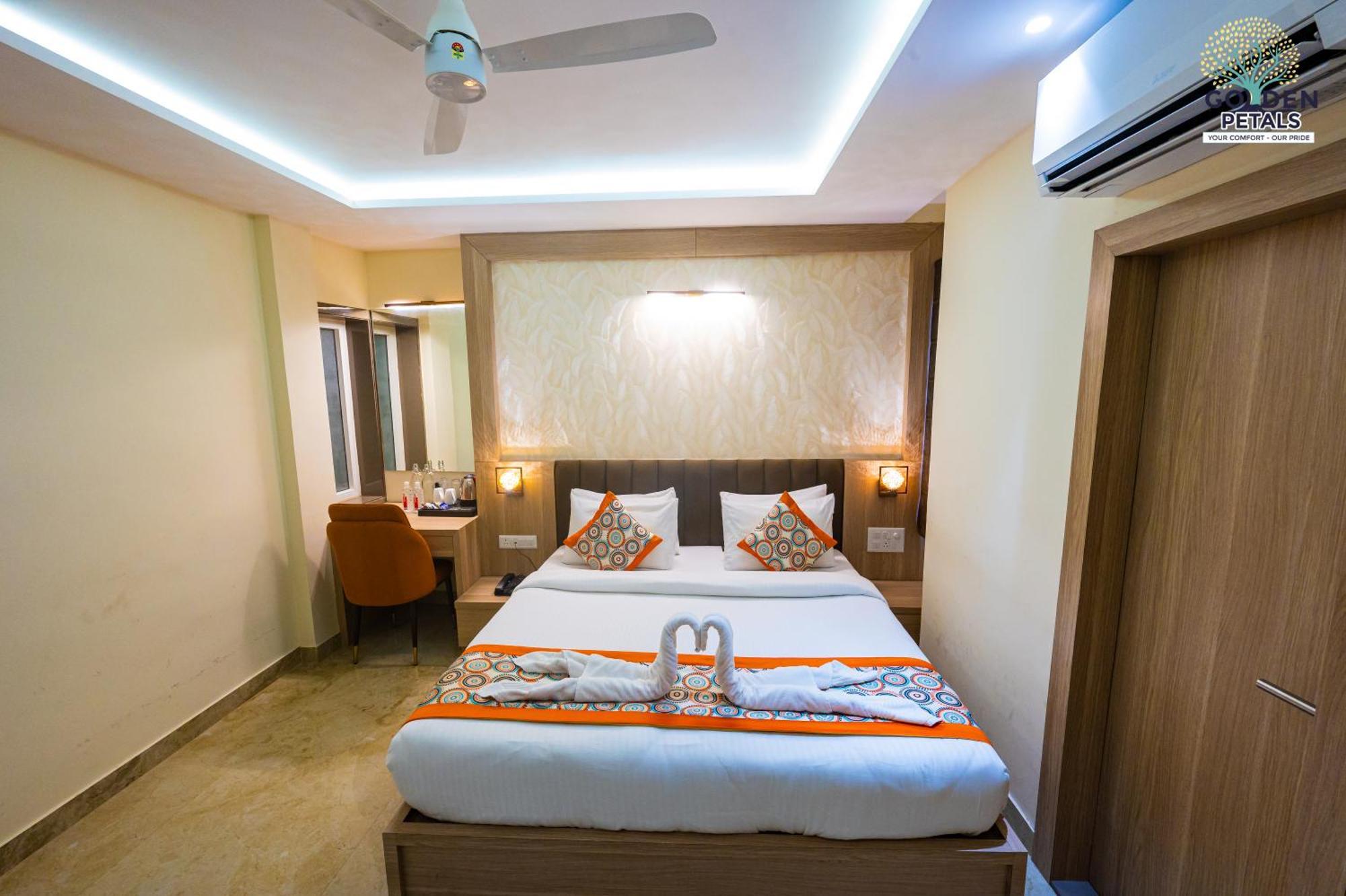 Hotel Golden Petals Βαρανάσι Εξωτερικό φωτογραφία