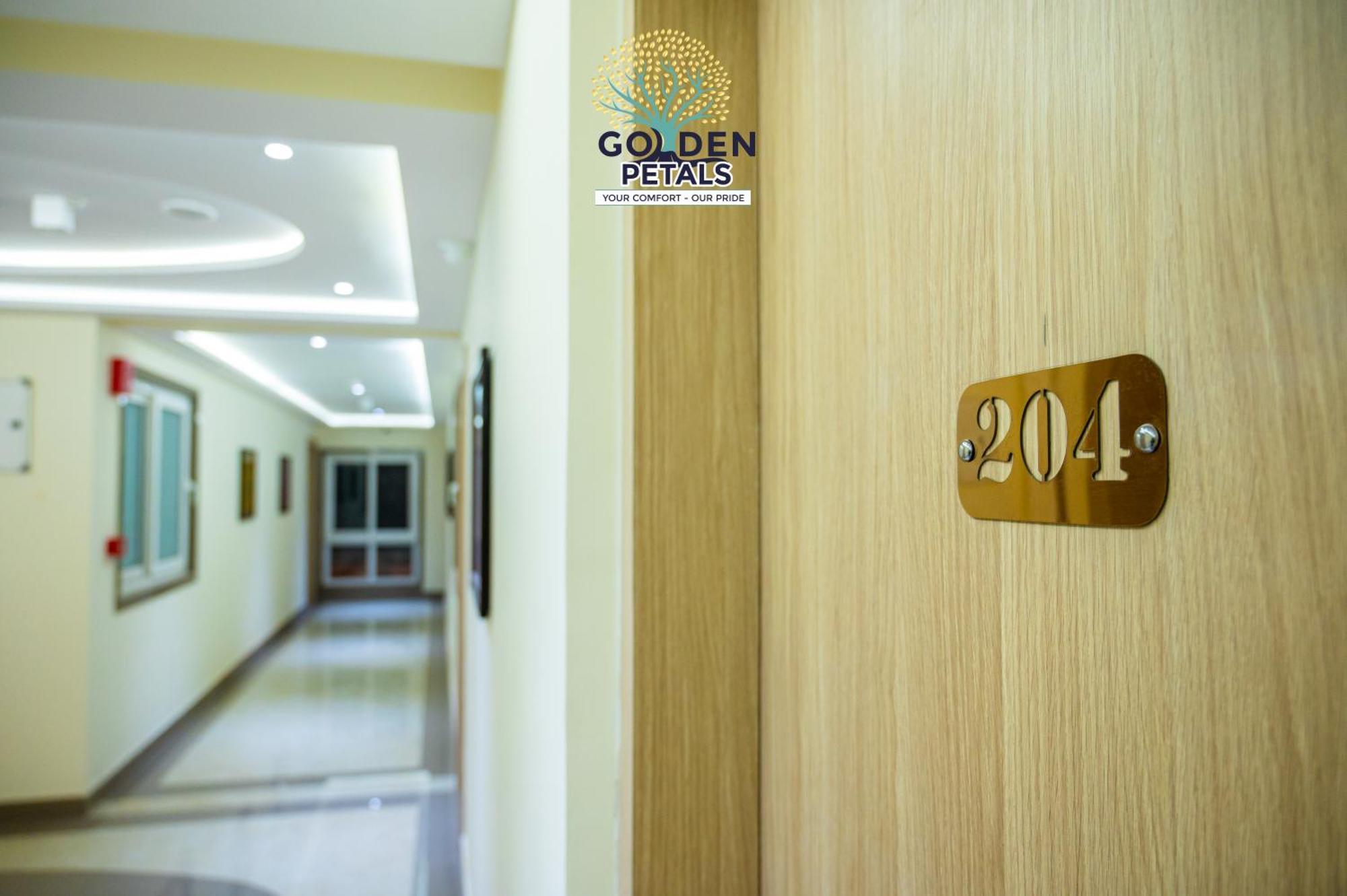 Hotel Golden Petals Βαρανάσι Εξωτερικό φωτογραφία