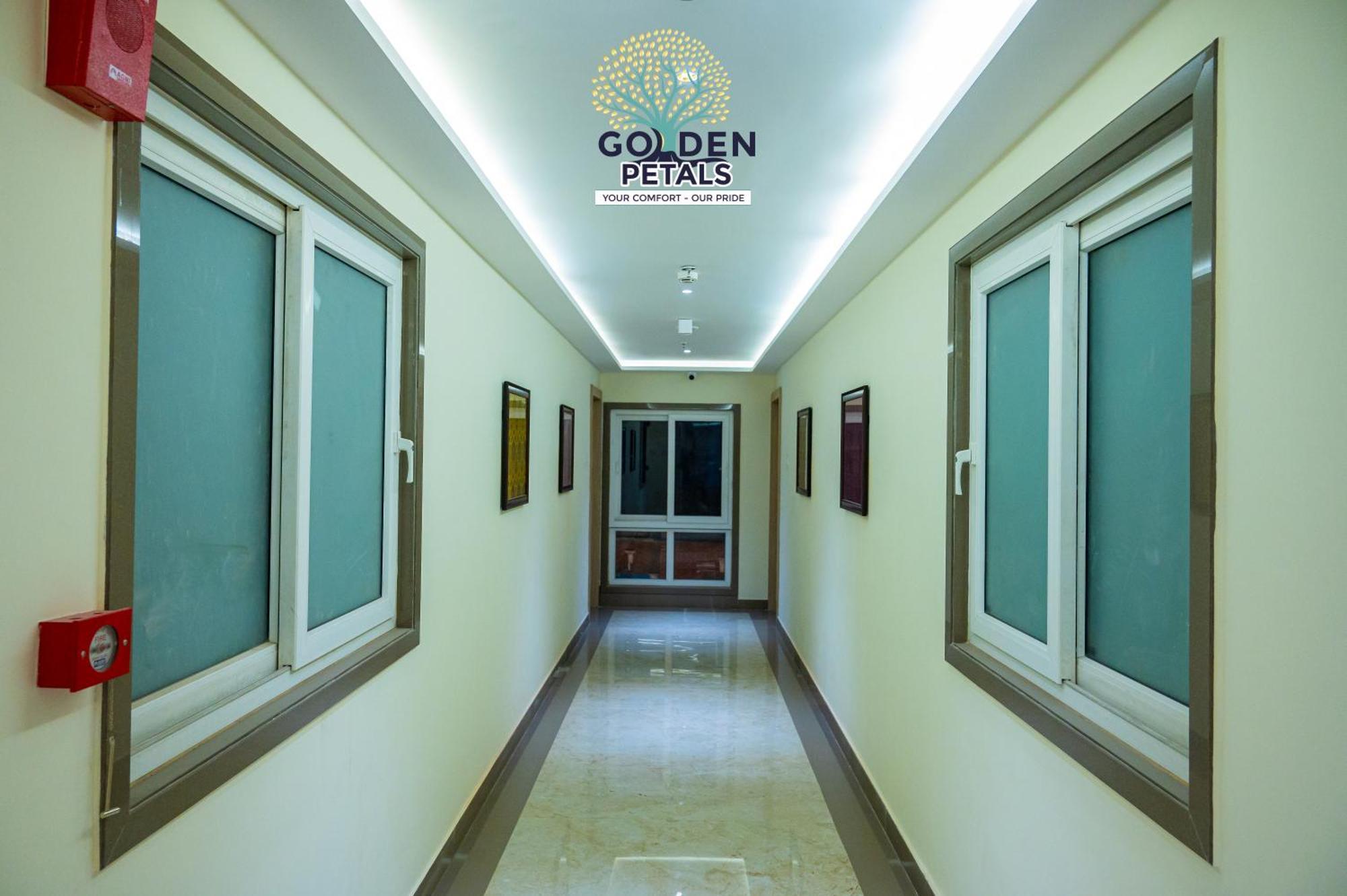 Hotel Golden Petals Βαρανάσι Εξωτερικό φωτογραφία
