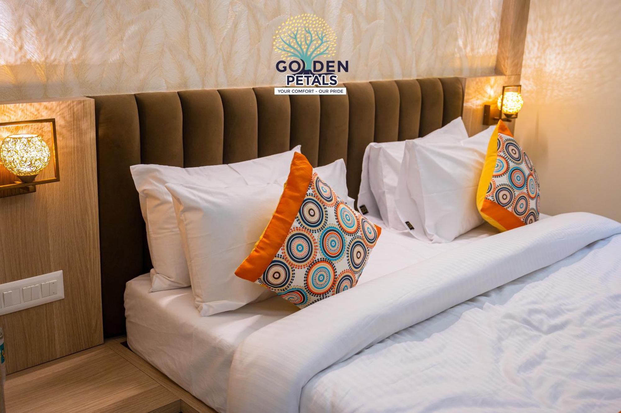 Hotel Golden Petals Βαρανάσι Εξωτερικό φωτογραφία